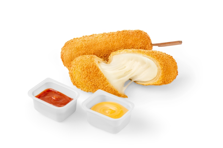 Корн-дог с сыром в сухарях