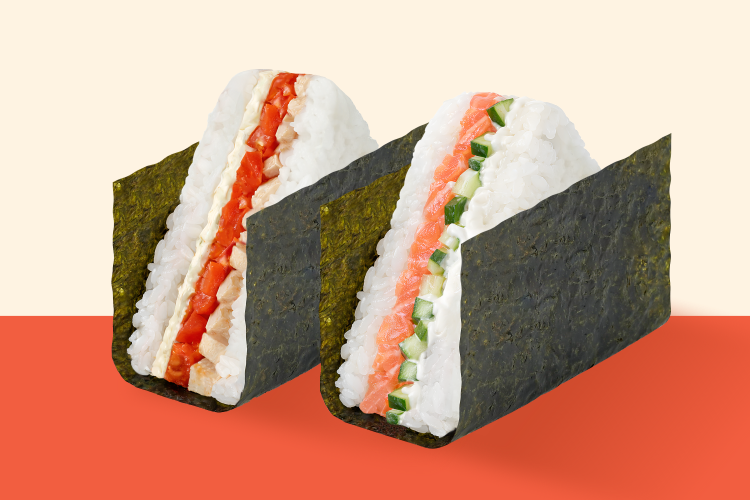 Онигири с лососем и копчёной курицей